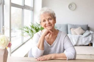 senior living amenities in waxahachie are the reason this woman is happy