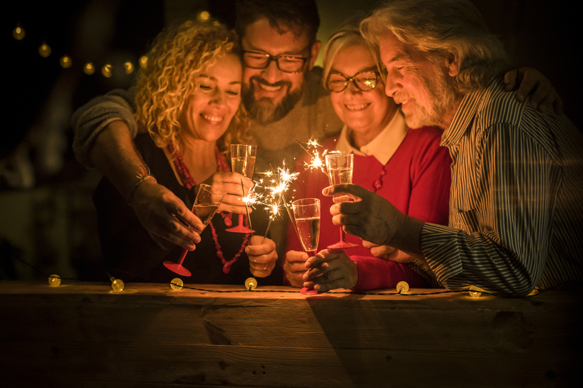 A Guide To Nightlife Entertainment When Retiring In Senior Living