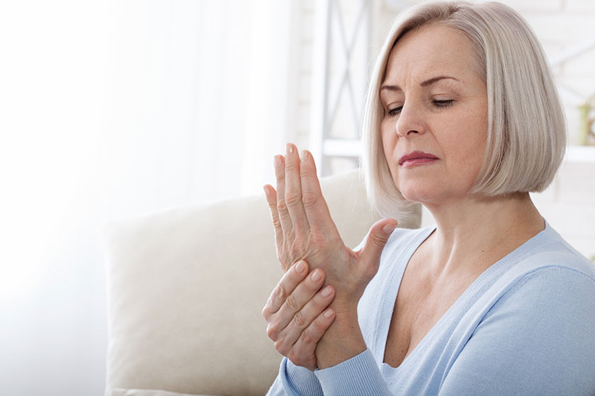 How Arthritis Affects The Elderly & 10 Ways Assisted Living Care In